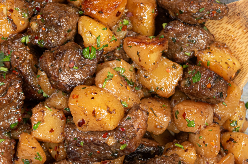Garlic Butter Steak Bites and Potatoes
